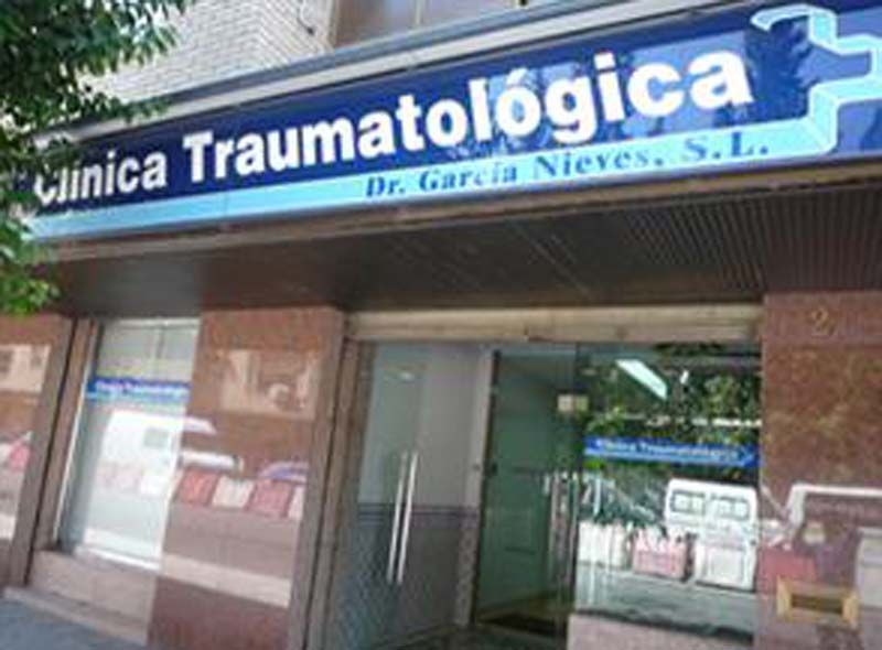 Clínica Traumatológica Dr García Nieves Fachada clínica